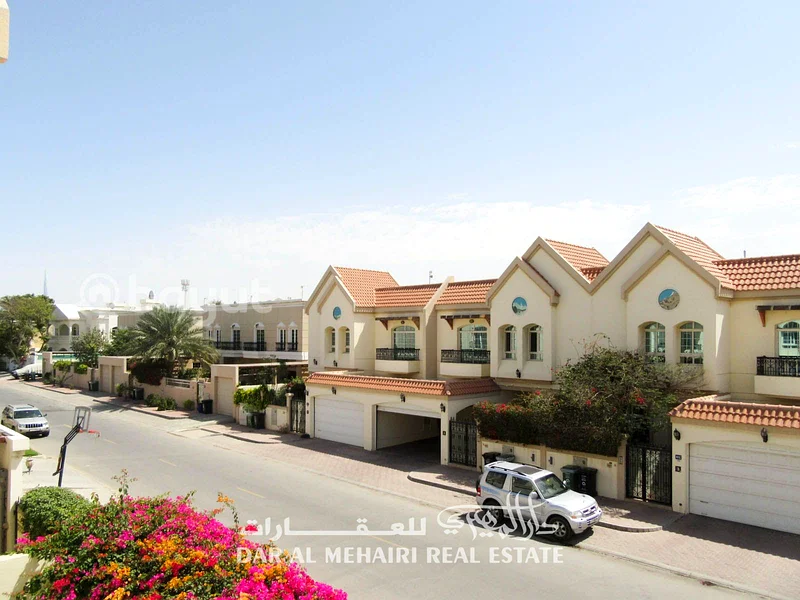 Commercial Villa LUXURY COMMERCIAL VILLA AVAILABL E ON MAIN ROAD