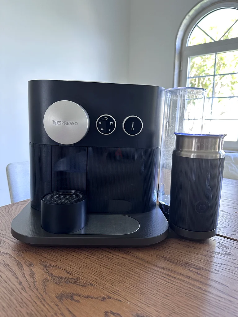 Nespresso Expert with milk frother