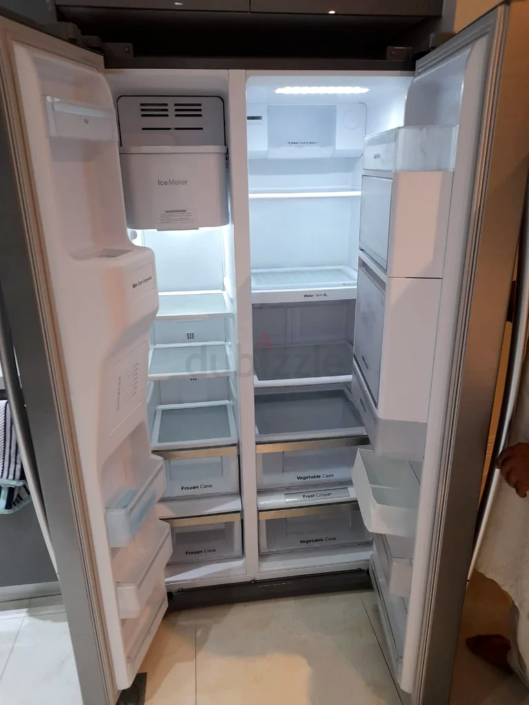 Daewoo latest model side by side fridge with water depanser and ice