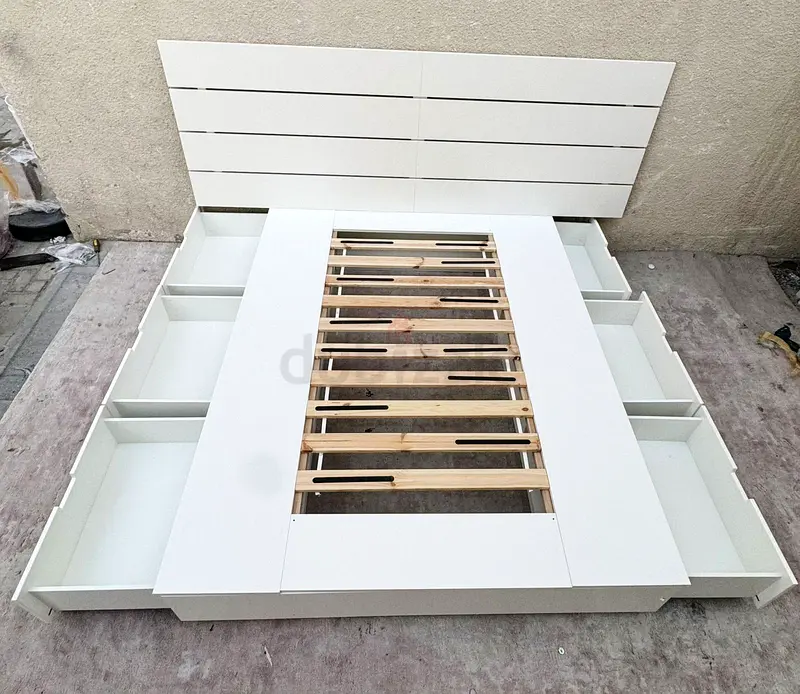 Queen size 160.200 baby bed with storage brand new condition for sale