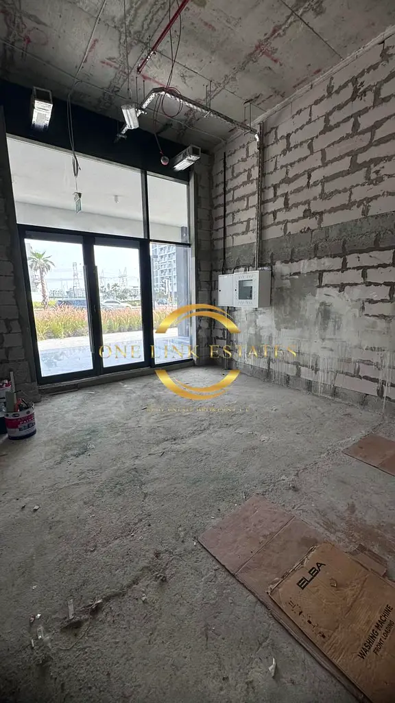 Shop GROUND FLOOR ROAD FACING SHOP AVAIALBLE FOR RENT Dubai