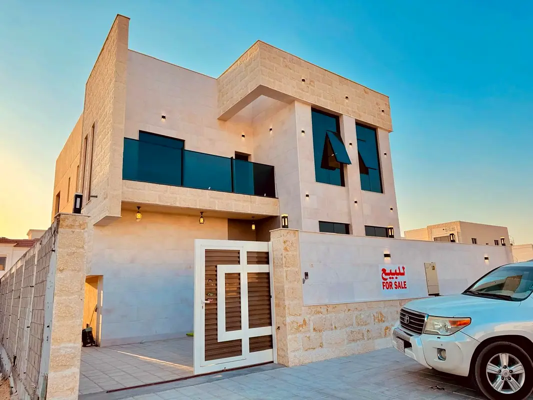 Villa Modern design villa with no annual fees in an excellent location