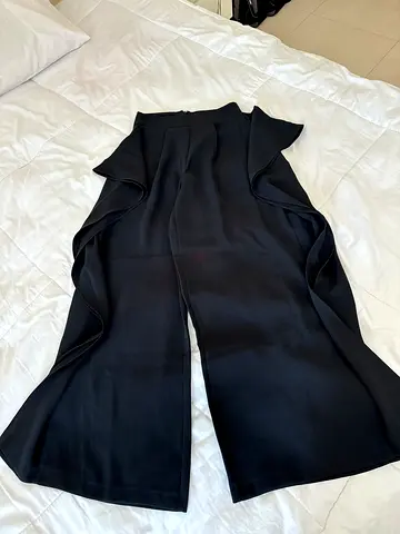 coast wide leg black pants with ruffle details on the side size small worn once