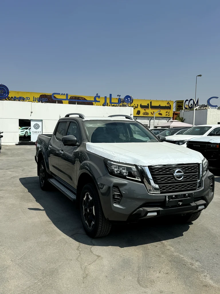 Nissan Navara LE Plus 2.5P 4x4 MT MY2463149584695810111