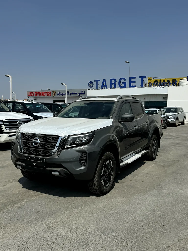 Nissan Navara LE Plus 2.5P 4x4 MT MY24631495846958101127