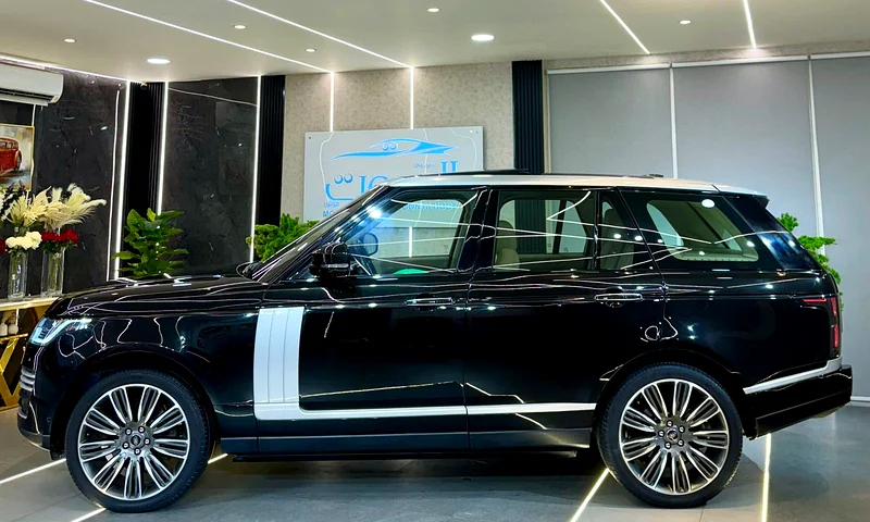 AUTOBIOGRAPHY SUPERCHARGED RR VOGUE V8 || TOP RANGE F.S.H || GCC || ACCIDENT-FREE63232138554370114