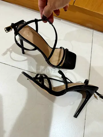 Women’s strappy black heels sandals size 39