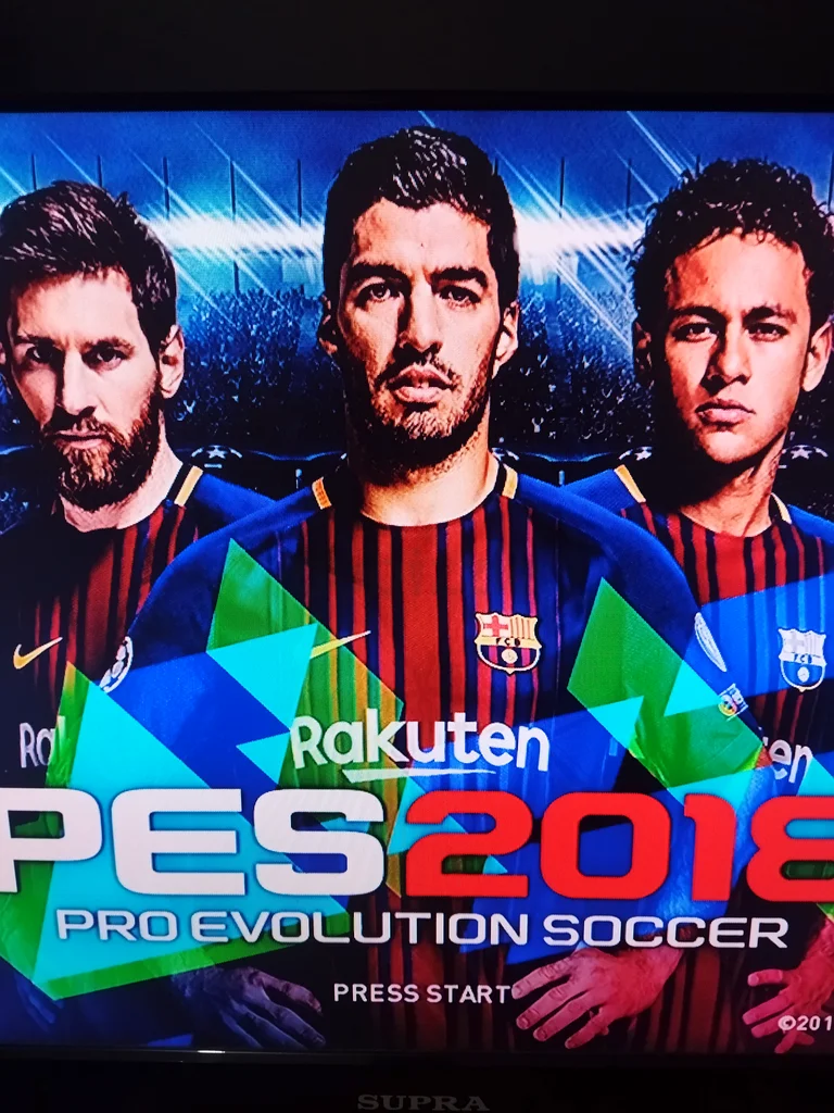 جهاز Xbox 360 بحالة ممتازة مع لعبة PES 201863228308646402112