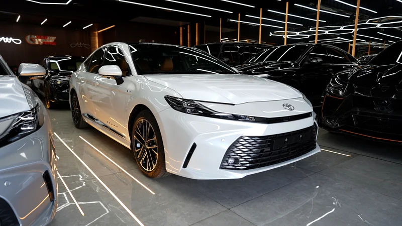 2025 - CAMRY LUMIERE 2.5L HYBRID GCC كامري لومير فل خمس كاميرات رادار63167095172483119