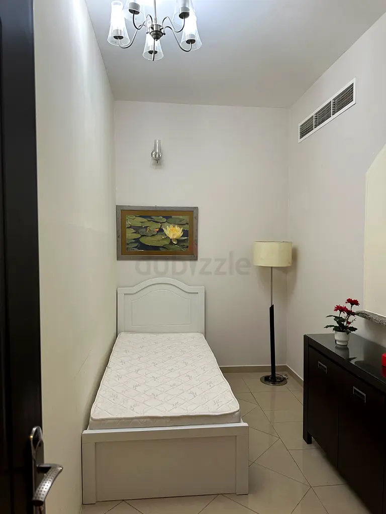 Apartment Middle room for rent in Dubai