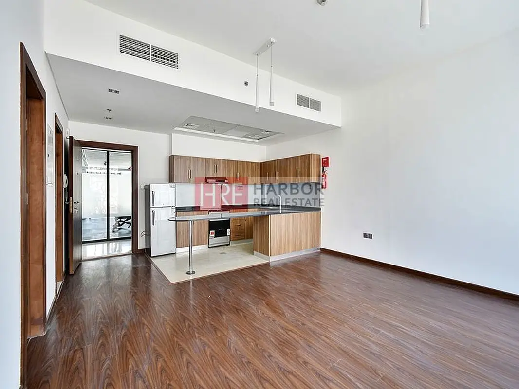 Apartment 2 Weeks Free Well Maintained Ready to Move In