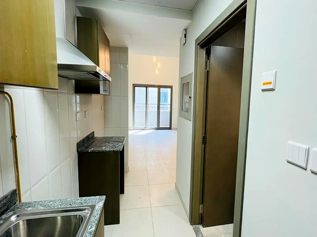 Apartment New Studio In Front Of Metro Maintenance Free