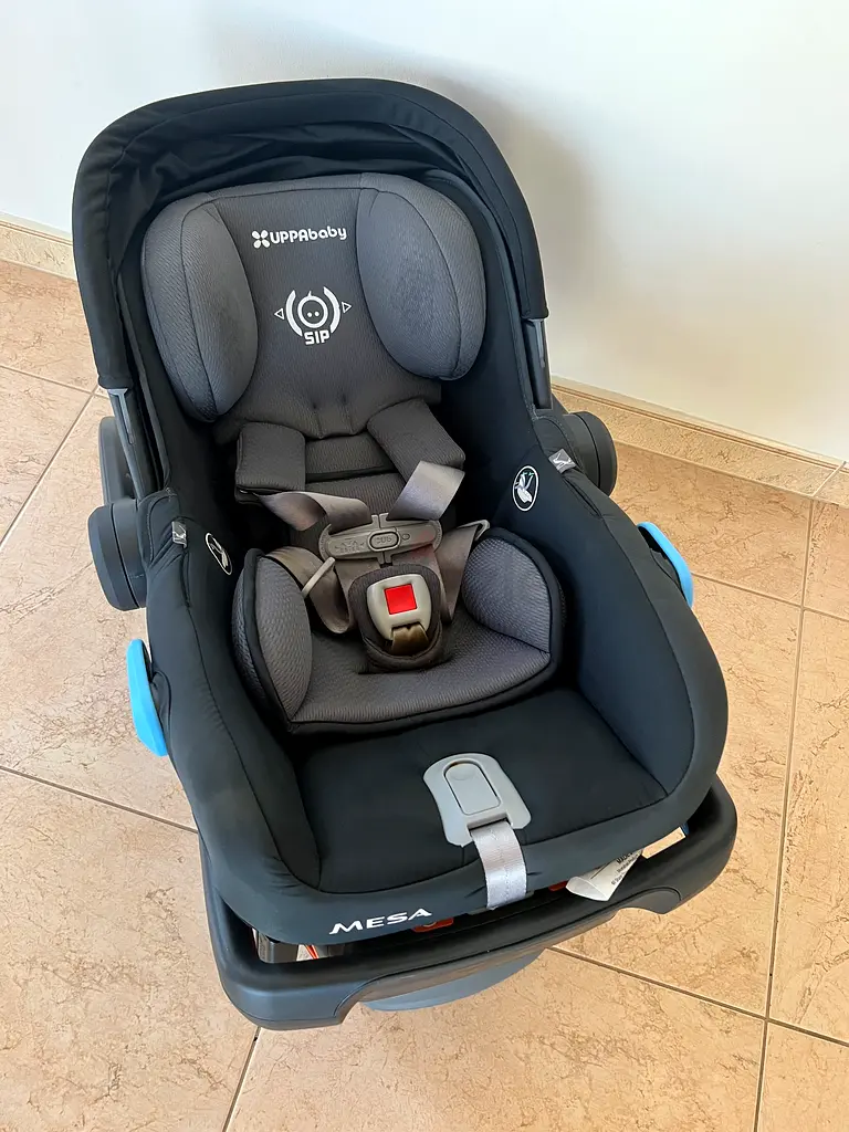 UPPABABY INFANT CAR SEAT WITH BASE LIKE NEW PERFECT