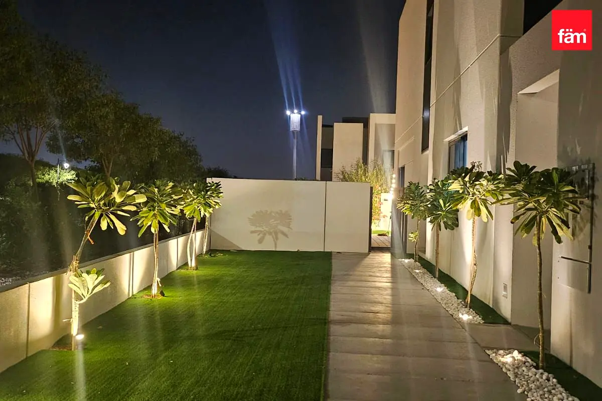Villa Bigger Plot Corner Unit Prime Location Dubai