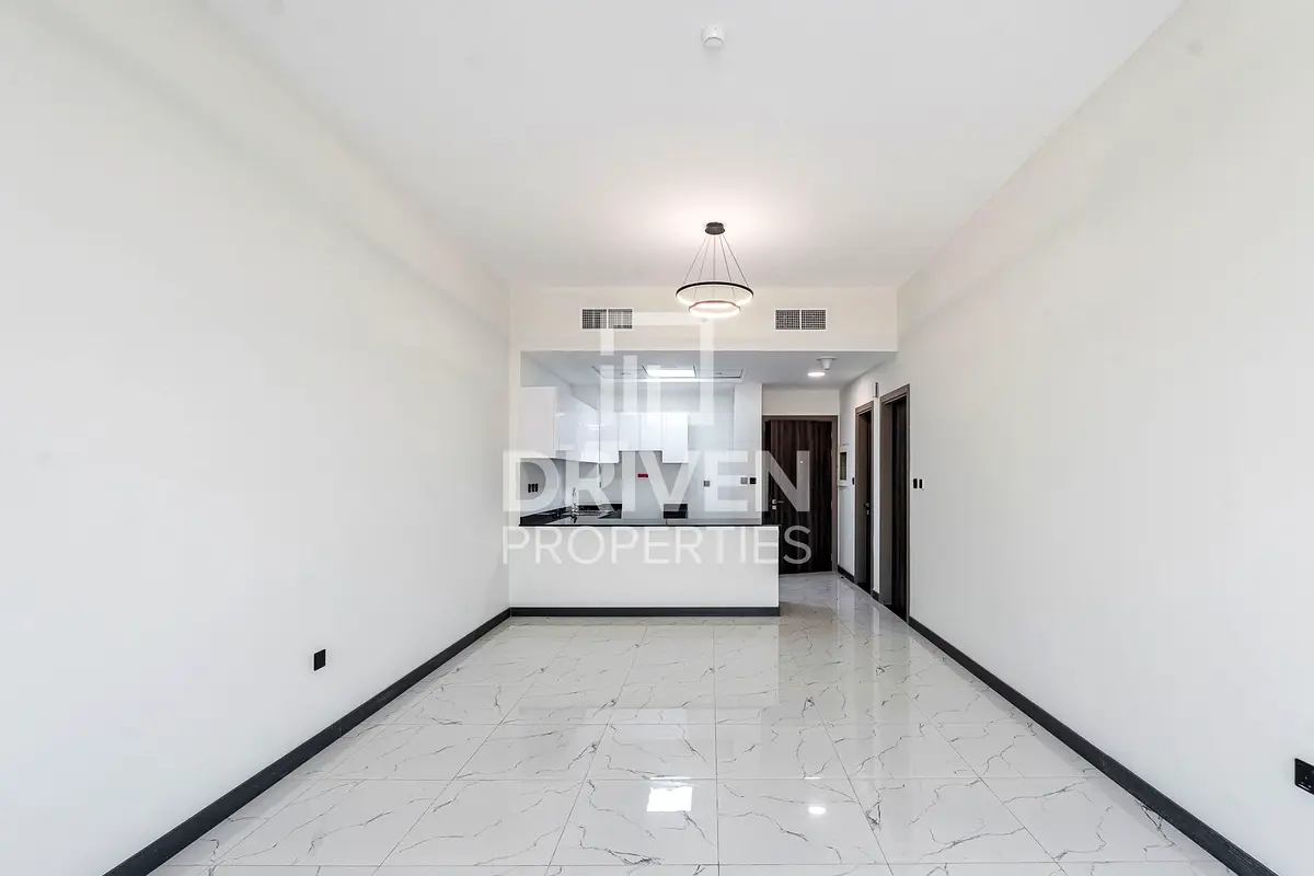Apartment Brand New Unique Layout and Vacant Apt Dubai