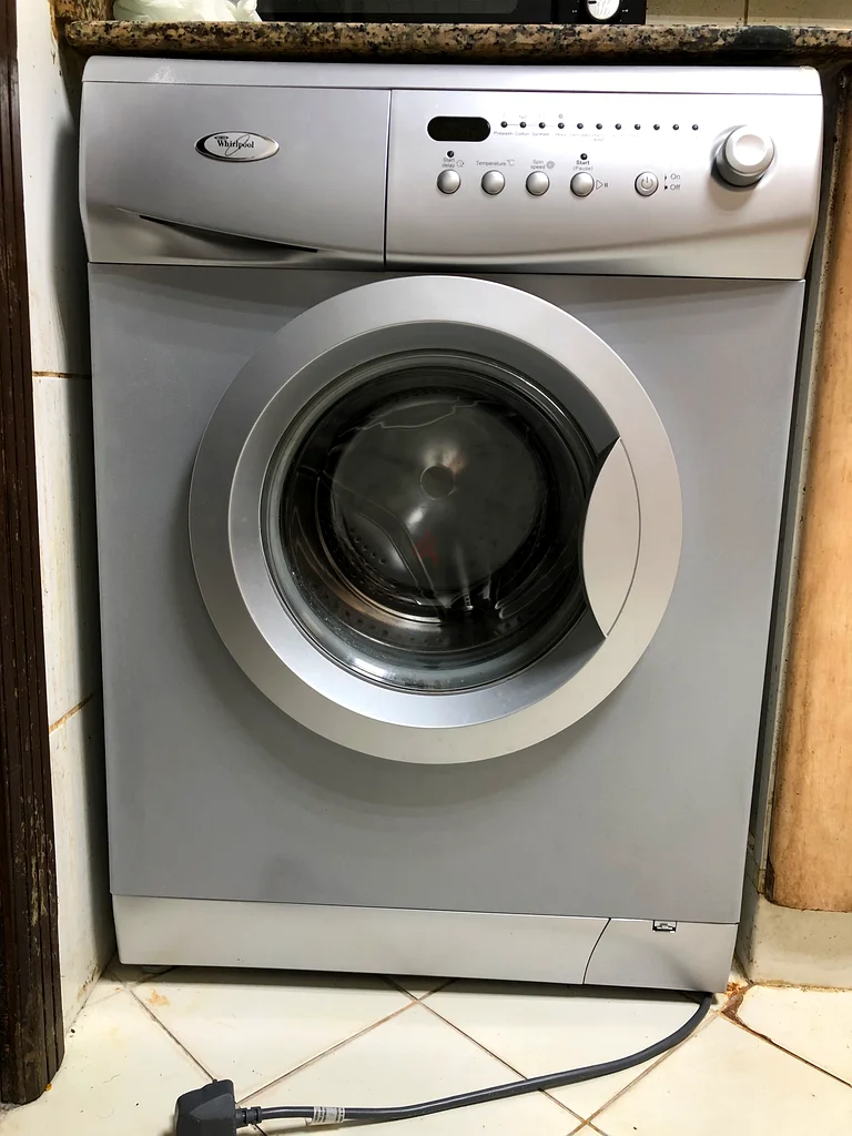 WHIRLPOOL WASHING MACHINE BRAND NEW