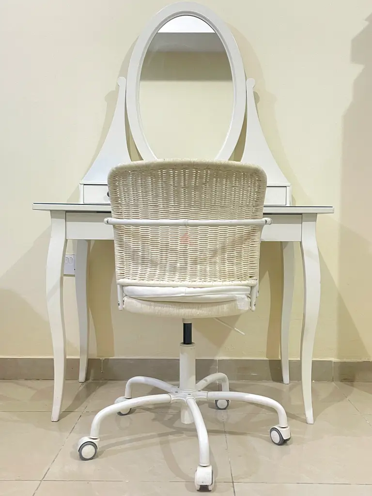 Ikea dressing table with mirror color white, 100cm x 50cm. Plus a chair