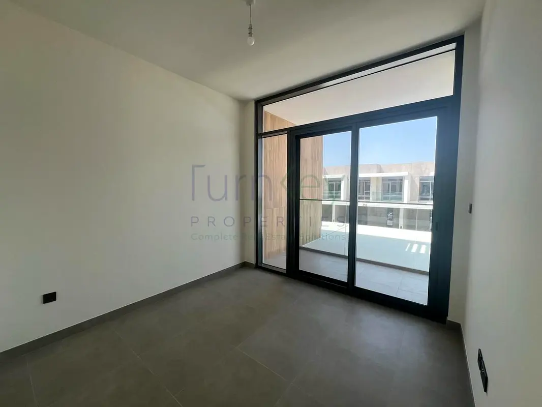 Villa 4 Bedroom + Maid Single Row Modern Finish Dubai