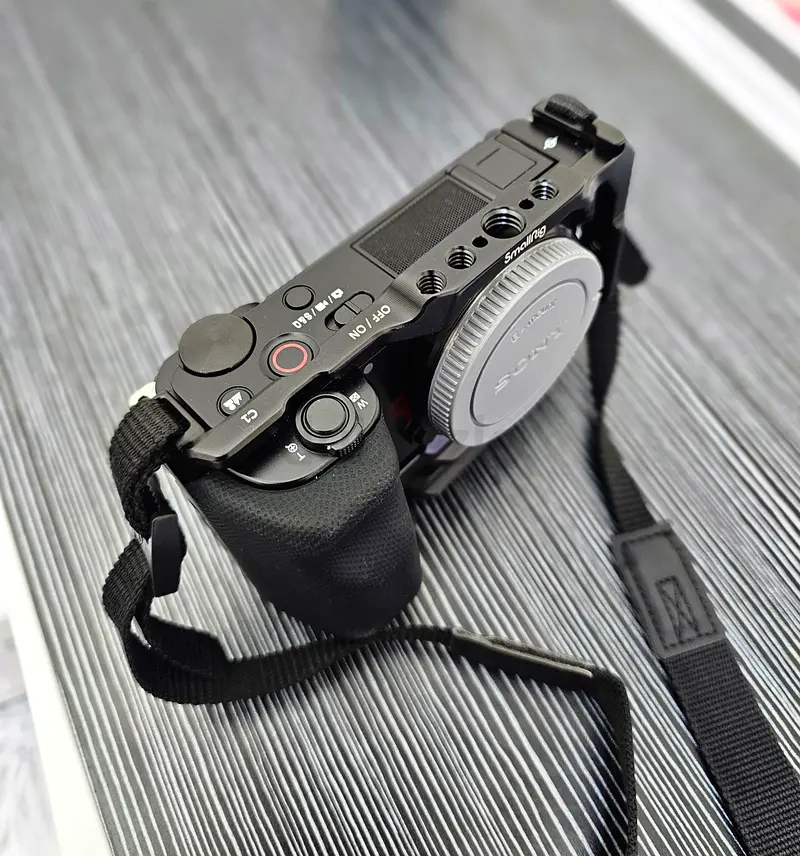 Sony ZVE10 Mirrorless Camera(Body Only) + SmallRig