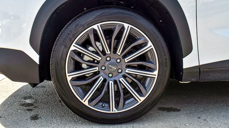 Gcc top opition 1.6 luxury warranty unlimited km intallment63174302832513114