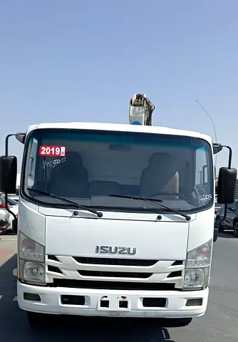 Isuzu crane 2019 16 ft with 2.5 ton crane