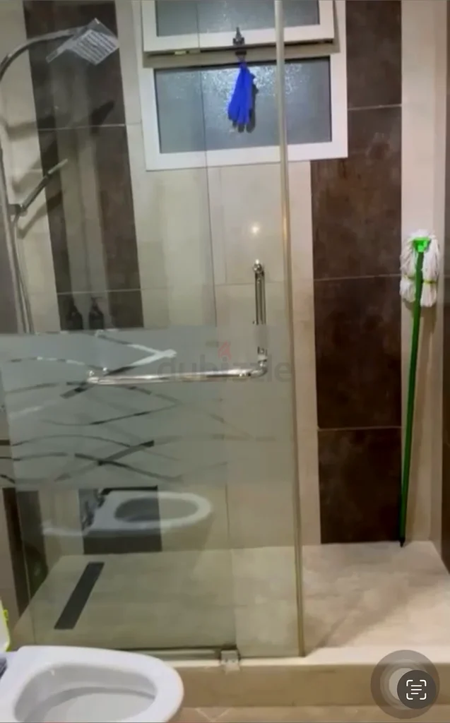 Apartment Master room with own bathroom and toilet.Very clean and less