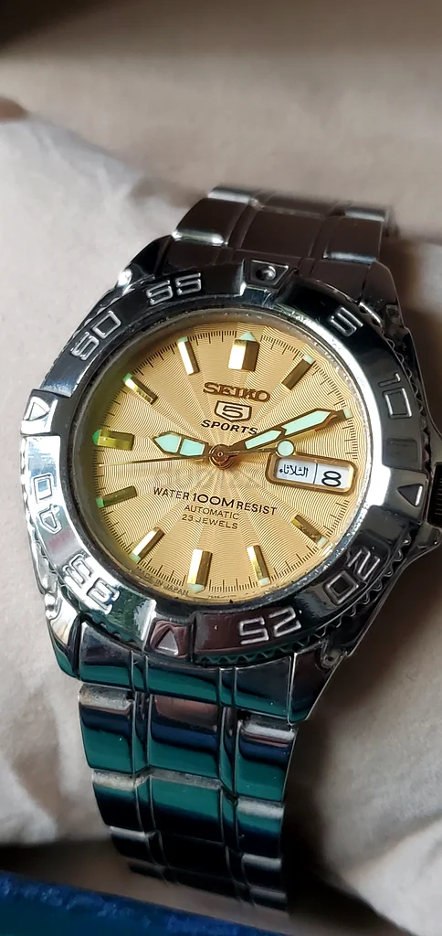 Vintage Seiko5 Sports Automatic 7s36 caliber 23-jewels Japan made
