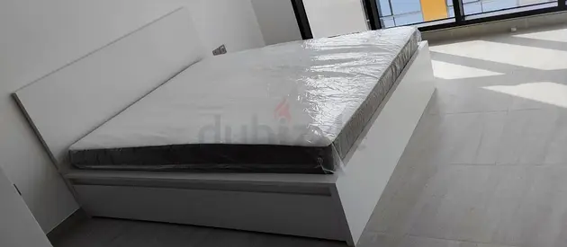 IKEA malam king size 180/200bed with IKEA mattress and 2 storage drawers underneath