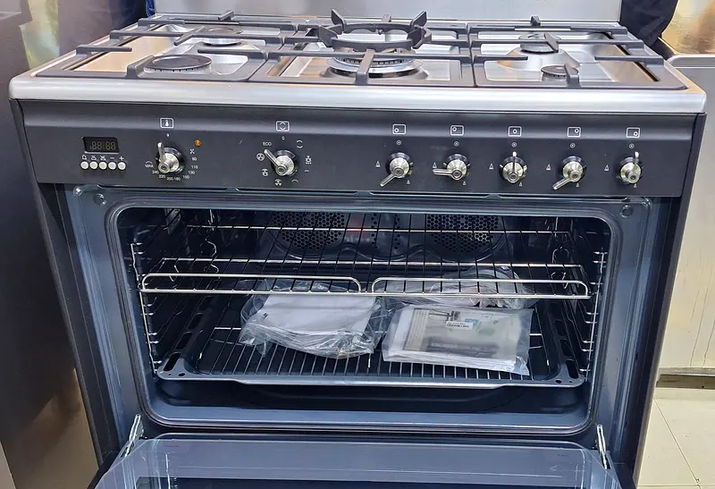 Smeg Top Gas oven Electric 90cm latest version