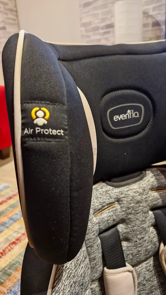 Almost New Evenflo Car seat for toddlers
