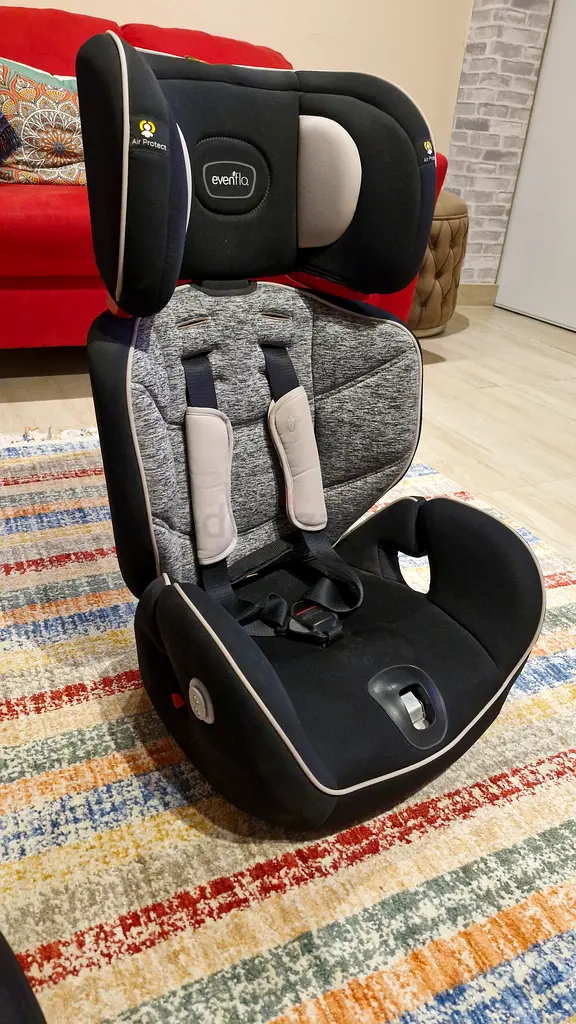 Almost New Evenflo Car seat for toddlers