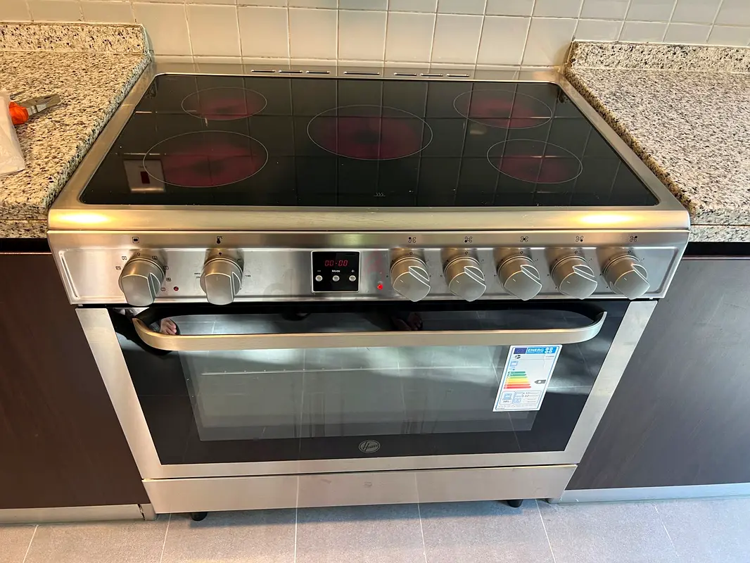 HOOVER brand 5 Eyes full electric ceramic COOKING Range size 90cm