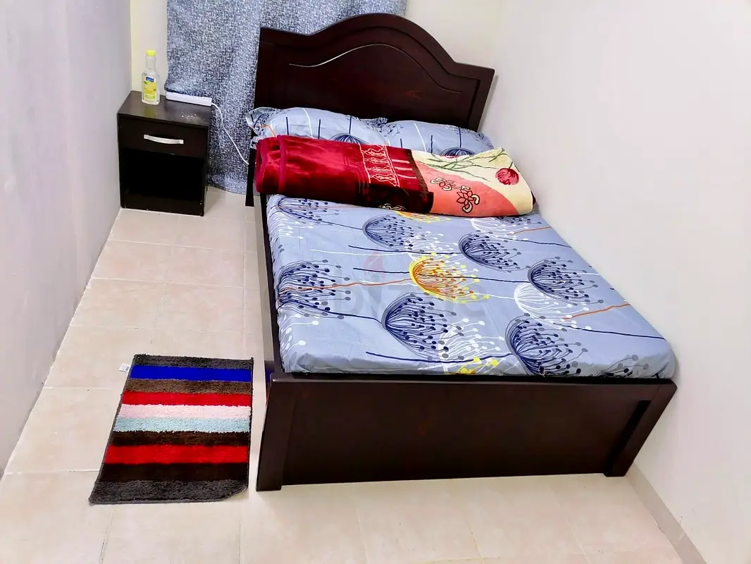 Apartment PARTITION ROOM AVAILABLE FOR SOUTH INDIAN COUPLES OR SOLO