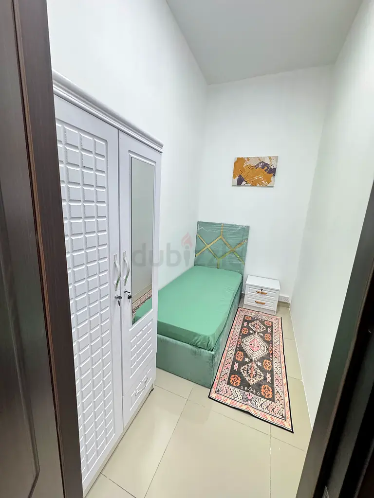 Apartment Solo Partition Ladies only Near dmcc metro Ready to