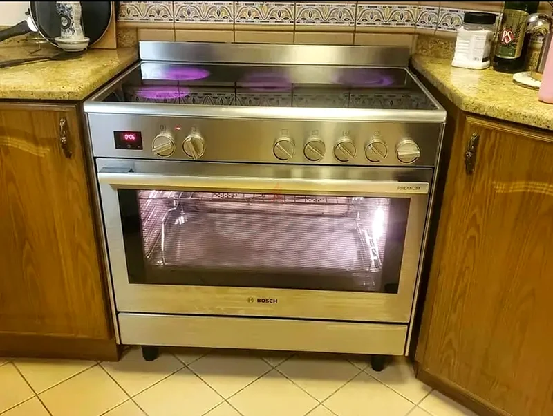 Bosch series 8 electric ceramic cooker 90cm