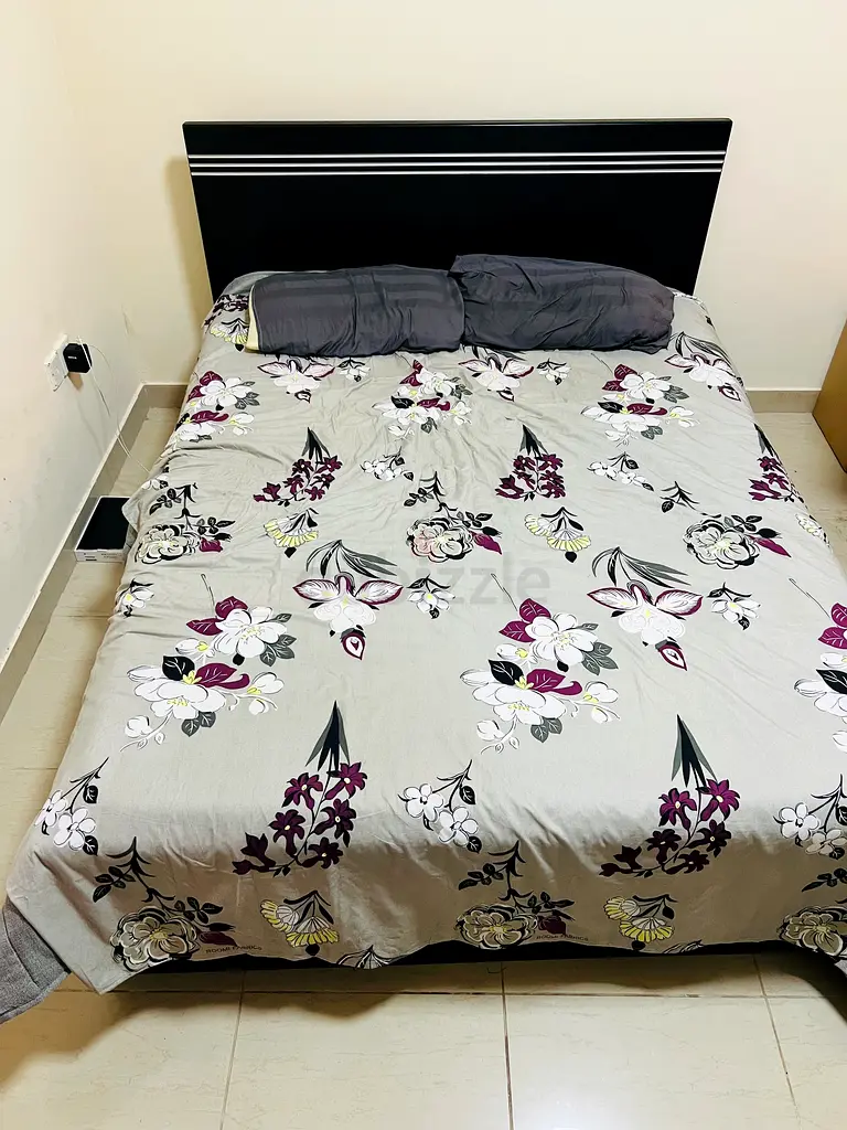 QueenSized Bed with Comfortable Mattress for Sale Excellent Condition!