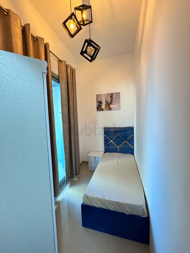Apartment Solo partition With balcony Ladies only Near dmcc Metro
