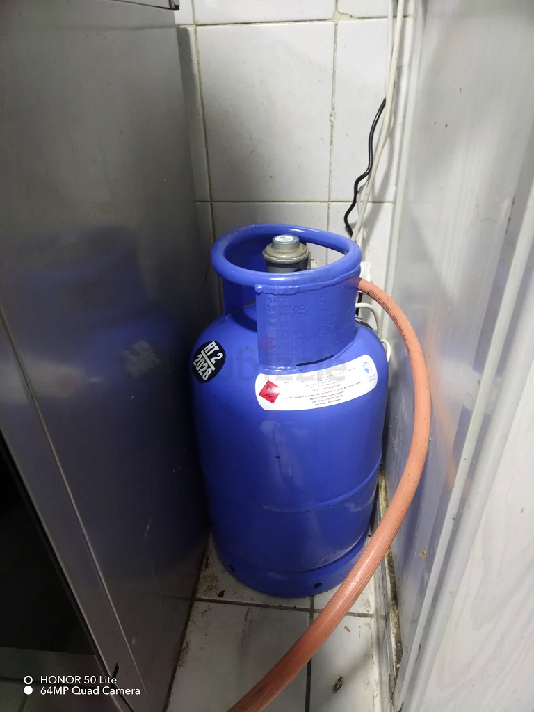 Gas Cylinder, Regulator and Pipe