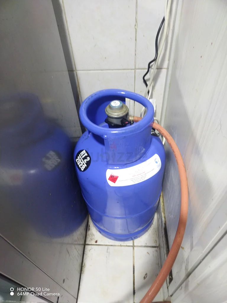 Gas Cylinder, Regulator and Pipe