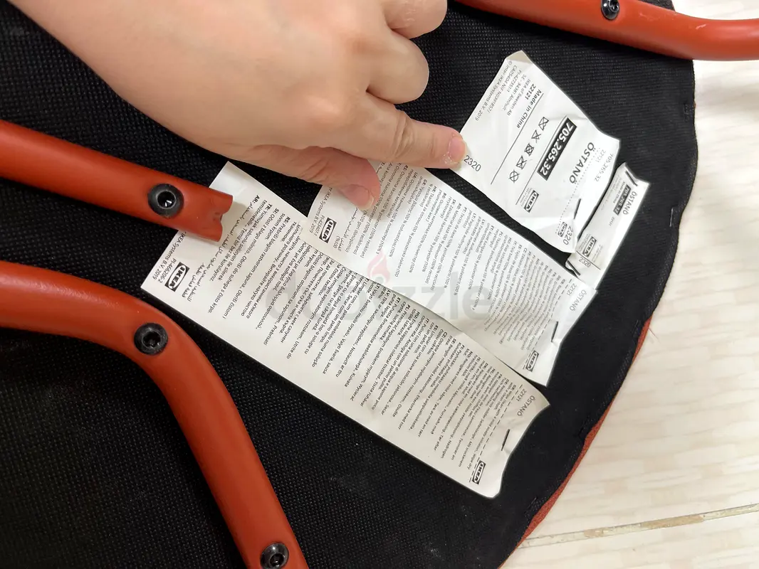 5 seats Ikea used less than 1 year 4 plastic chairs