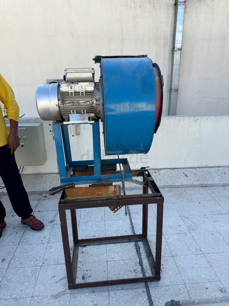 Kitchen hood with motor fan
