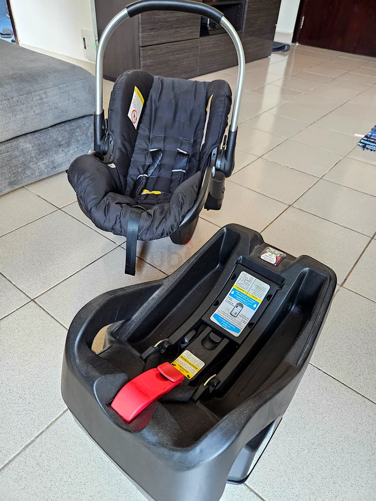Baby car seat with base