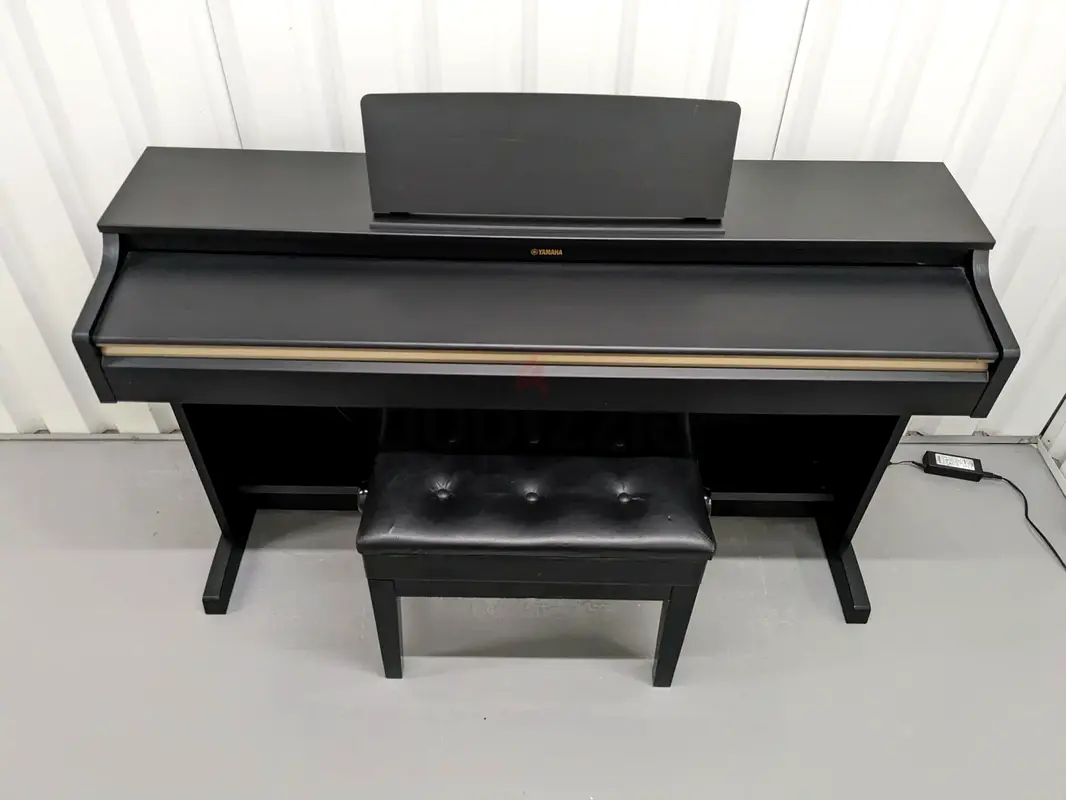 Yamaha Arius YDP 162 Digital Piano with Bench
