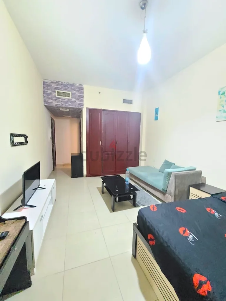Masterbedroom with attached bathroom available for family63624810400258112