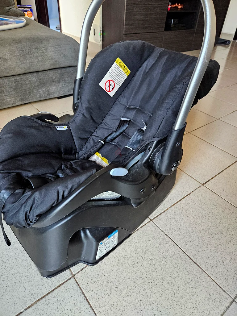 Baby car seat with base