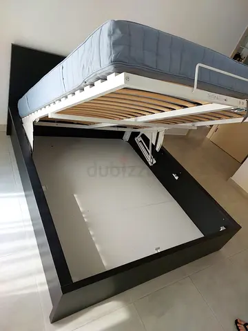 Ikea hydraulic bed with mattress