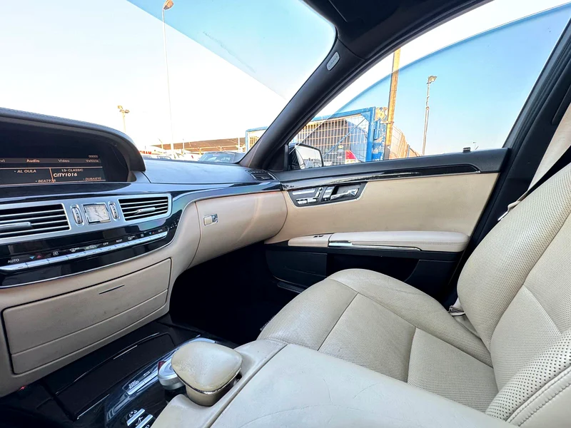 مرسيدس بنز S550 L نسخة دول مجلس التعاون الخليجي، قطعت 186500 كم، لون أسود مع داخلية بيج63231641328258113