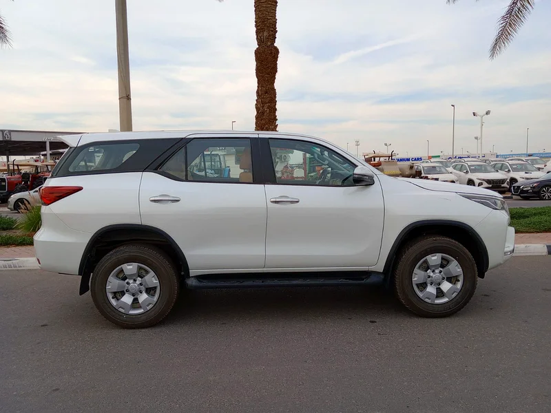 SR5 2023 A/T 4X4 , V4 2.7L Gasoline suv White color63399945670019114