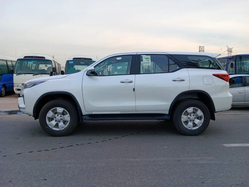 SR5 2023 A/T 4X4 , V4 2.7L Gasoline suv White color63399945670019113