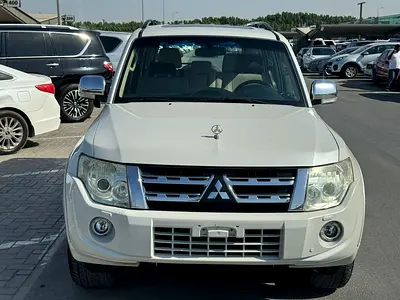 Mitsubshi pajero 2014 fullopshin white color avCC calen car